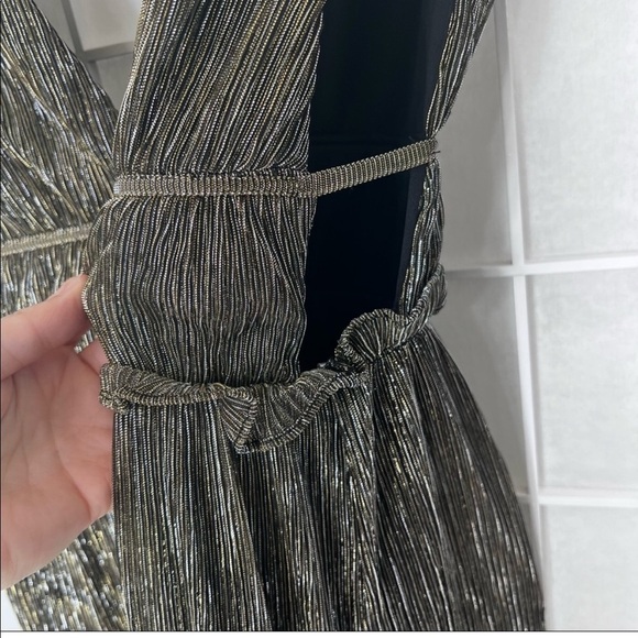 LULU’S Stunning Low Neck-Line Gown - Picture 7 of 12